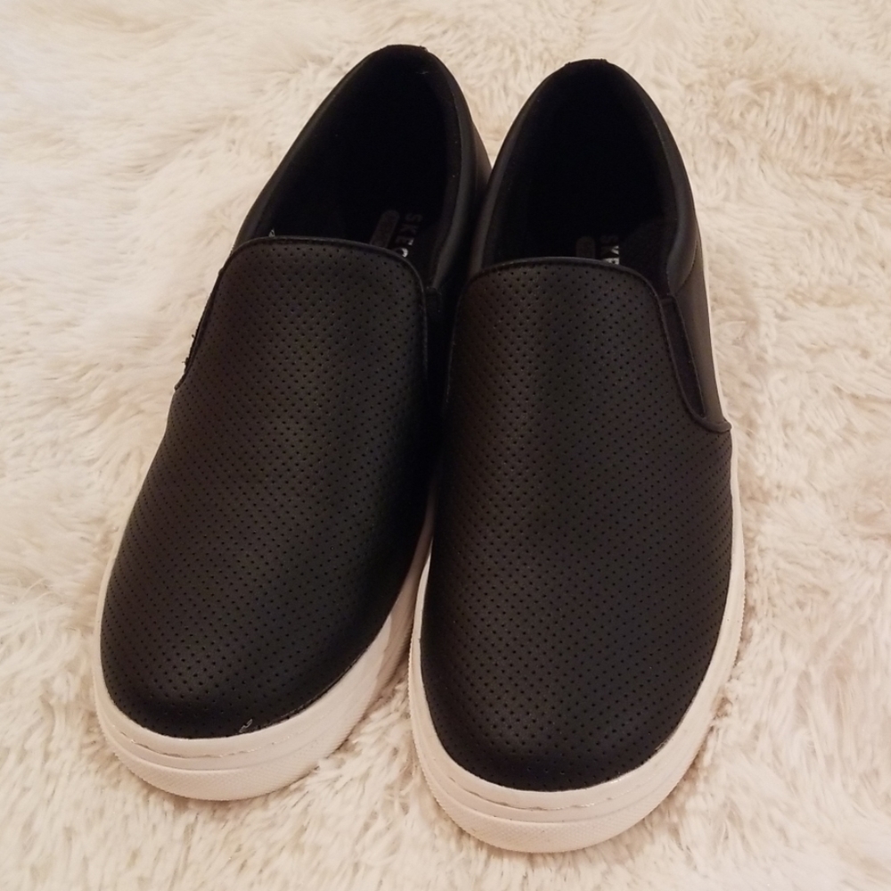 Black skechers
